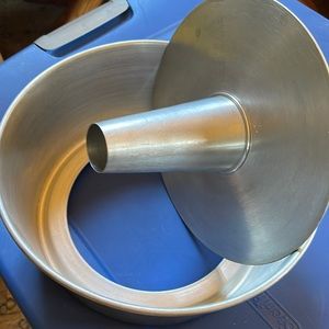 COPY - Round Angel Food Cake pan is 10” x 4